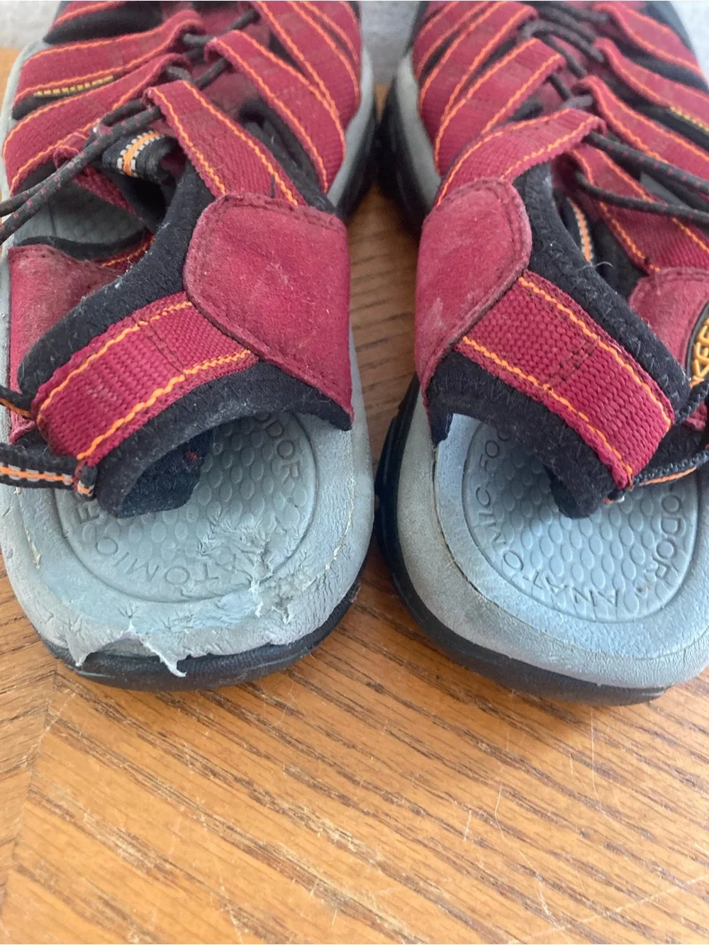 KEEN Womens Oxblood and Gray Waterproof Sandals (9)